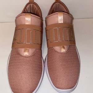 PUMA Women's Dare WNS En Pointe Sneaker